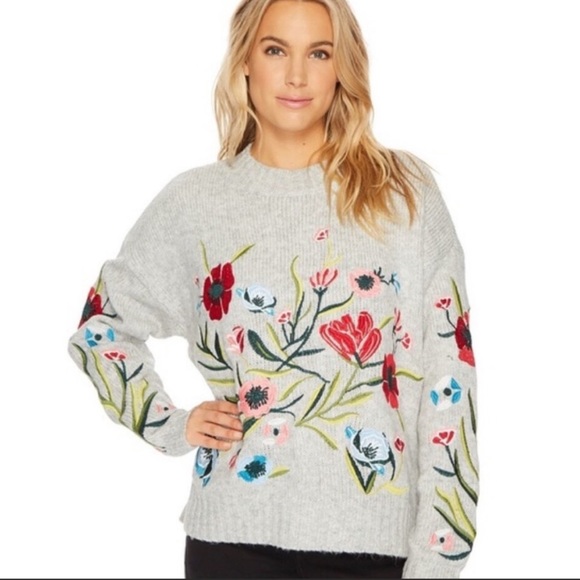 Romeo & Juliet Couture Sweaters - Romeo & Juliet Couture grey embroidered sweater S